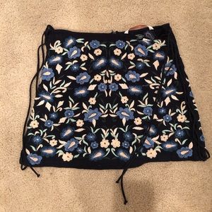 Adorable Zara skirt. New without tags